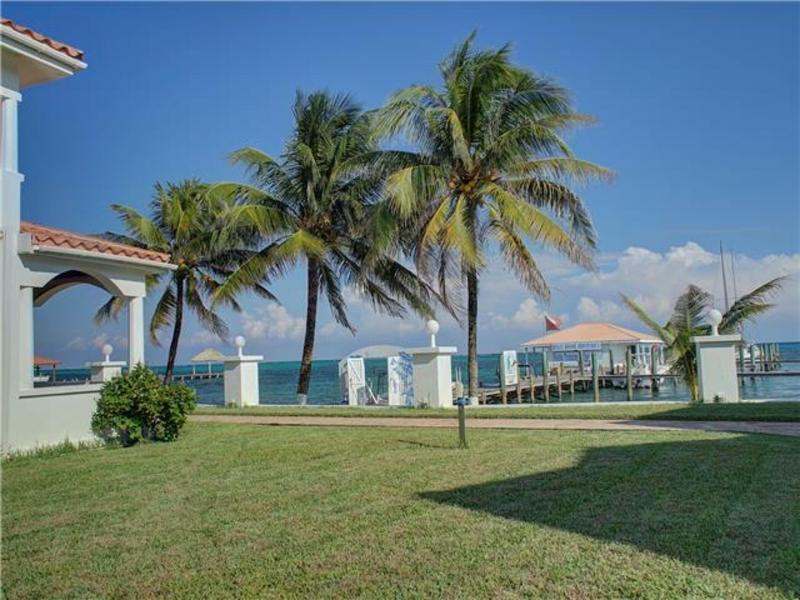 Isla Bonita Yacht Club Hotel San Pedro  Exterior photo