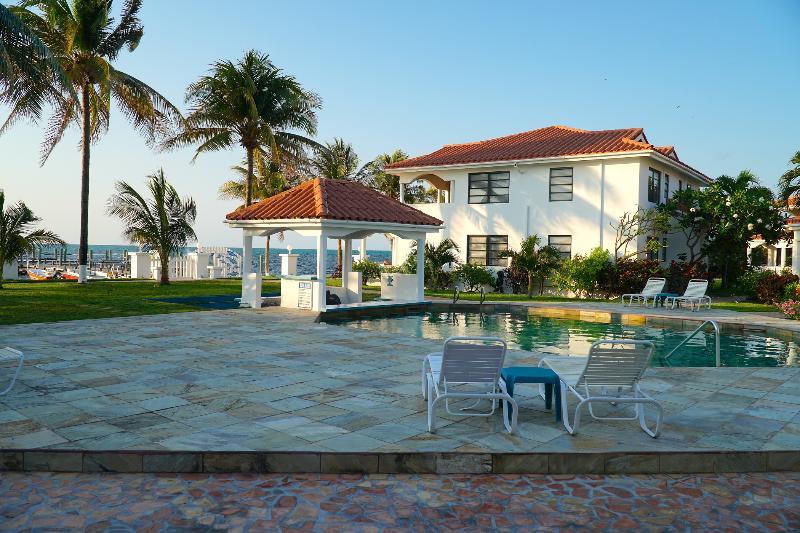 Isla Bonita Yacht Club Hotel San Pedro  Exterior photo