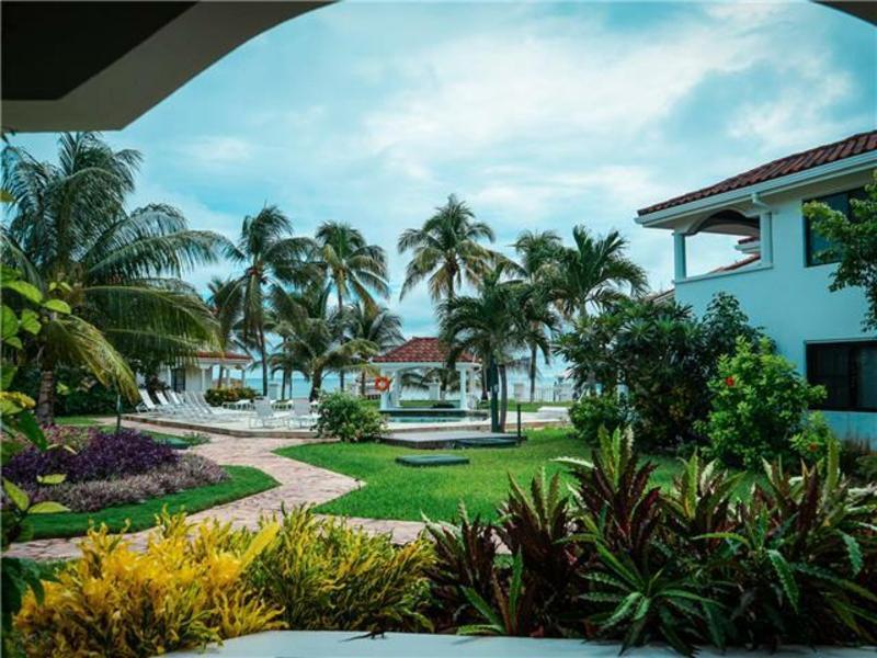 Isla Bonita Yacht Club Hotel San Pedro  Exterior photo