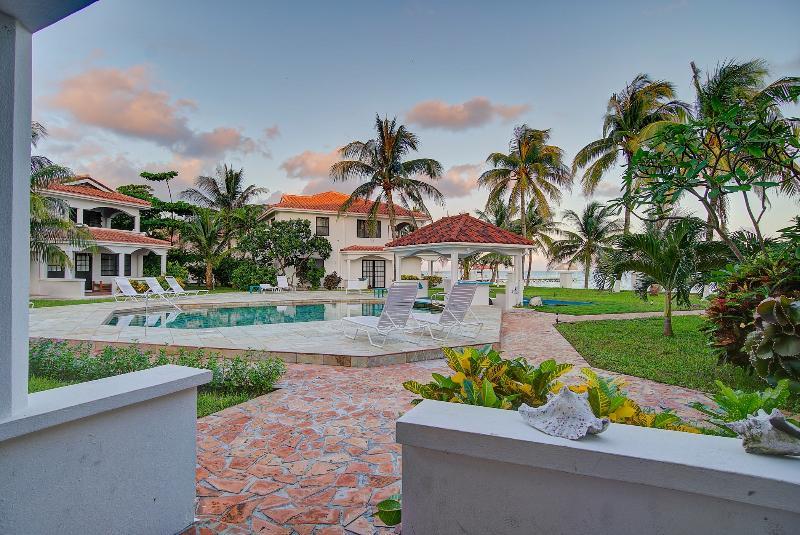 Isla Bonita Yacht Club Hotel San Pedro  Exterior photo