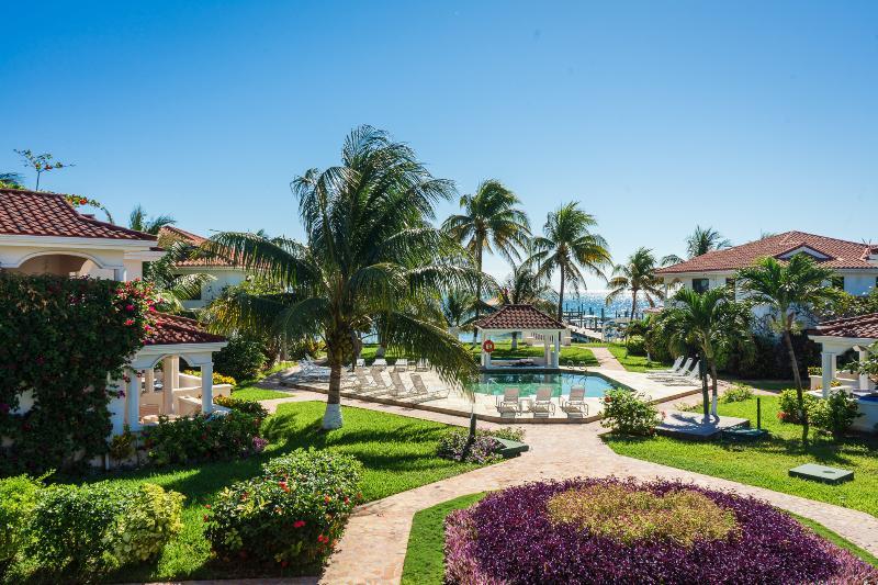 Isla Bonita Yacht Club Hotel San Pedro  Exterior photo