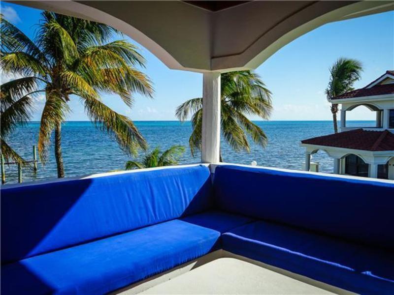Isla Bonita Yacht Club Hotel San Pedro  Exterior photo